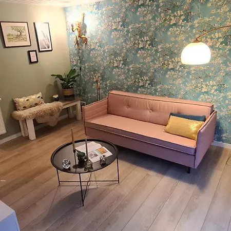 Bij Ons Naast Bed & Breakfast