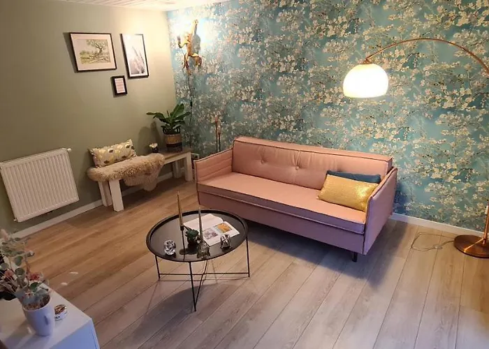 Bij Ons Naast Couette-café