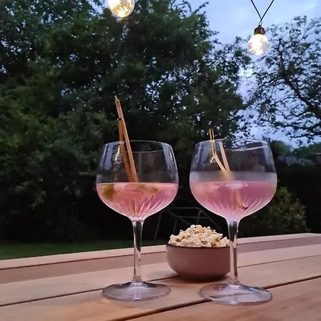 Bij Ons Naast Bed and breakfast